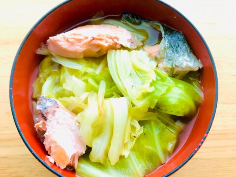 【北海道】秋鮭とキャベツの鶏ガラだしスープ